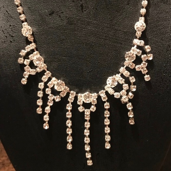 Brand New Gorgeous Crystal Necklace and Matching Earrings Set - Picture 2 of 4